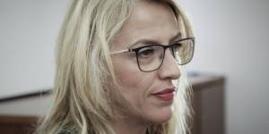 Η Δούρου θυμήθηκε τον Μπακογιάννη. Ξέχασε όμως πώς πέθανε…