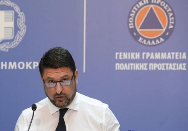 Σε κατ' οίκον περιορισμό 39 ιατροί από την κλινική «Ταξιάρχαι»