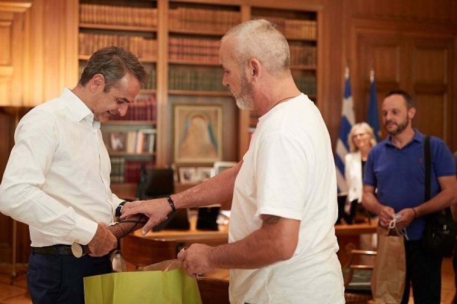 Μητσοτάκης: Τεράστιος ο προσωπικός αγώνας που δίνουν οι εξαρτημένοι