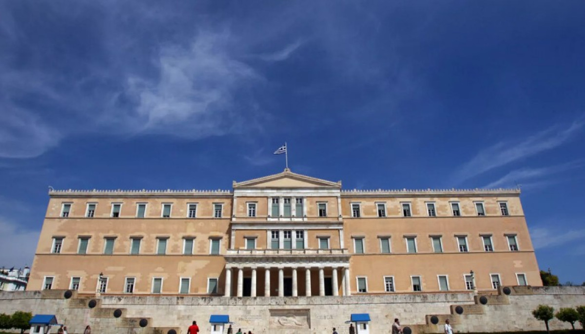 Αυλαία για την αναθεώρηση του Συντάγματος: Συγκρότηση Επιτροπής με 42 μέλη