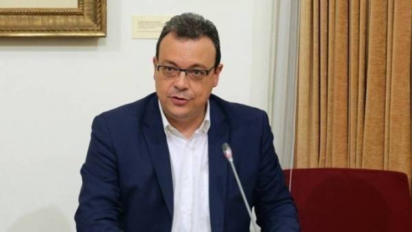 Φάμελλος: Από την κυβέρνηση βλέπουμε προς το παρόν... μόνο «μούσια»