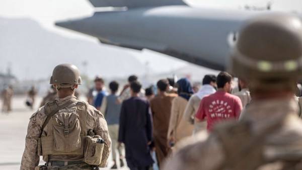 «Συναγερμός» στο αεροδρόμιο της Καμπούλ - Ανταλλαγή πυρών με νεκρό
