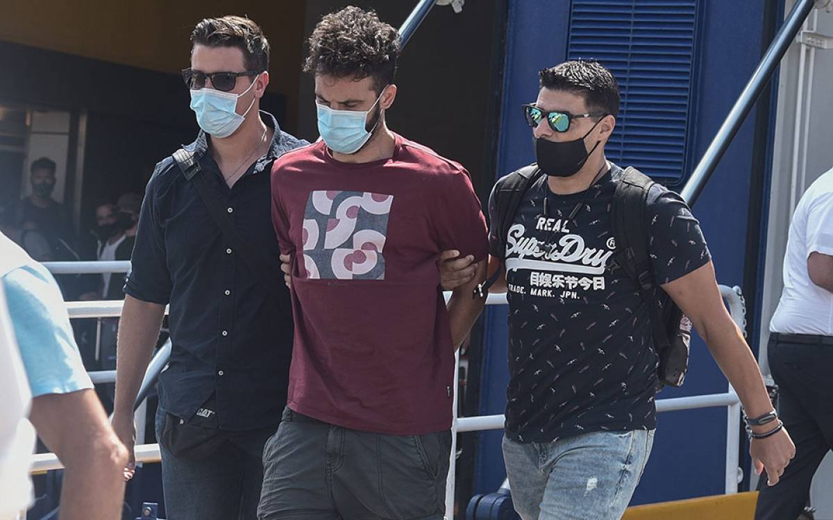 Γυναικοκτονία στη Φολέγανδρο: Η Γαρυφαλλιά ξυλοκοπήθηκε βάναυσα