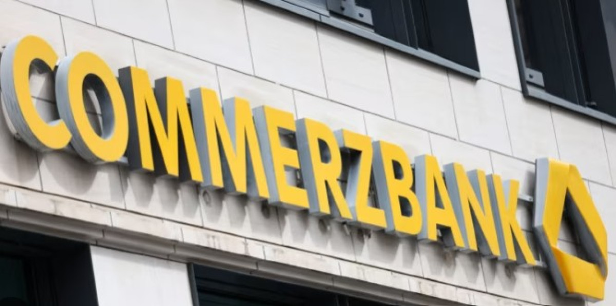 Commerzbank: Η αποτίμηση ξεπερνά τα Є30 δισ.-Ανανεωμένο ενδιαφέρον από UniCredit