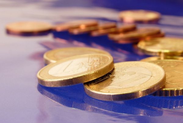 Ήπια ανοδικά το ευρώ έναντι του δολαρίου