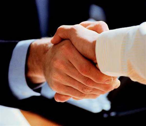 Ernst &amp; Young: "Βλέπει" αύξηση των deal για συγχωνεύσεις και εξαγορές επιχειρήσεων παγκοσμίως