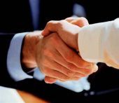 Ernst & Young: "Βλέπει" αύξηση των deal για συγχωνεύσεις και εξαγορές επιχειρήσεων παγκοσμίως