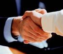 Ernst &amp; Young: "Βλέπει" αύξηση των deal για συγχωνεύσεις και εξαγορές επιχειρήσεων παγκοσμίως