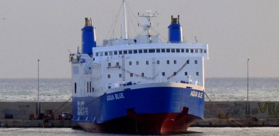 Πρόσκρουση του πλοίου «Aqua Blue» στο λιμάνι της Σκιάθου