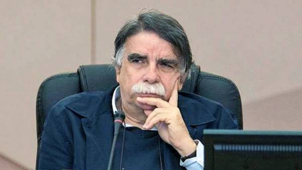Βατόπουλος: Οι μάσκες θα είναι για αρκετό καιρό μαζί μας