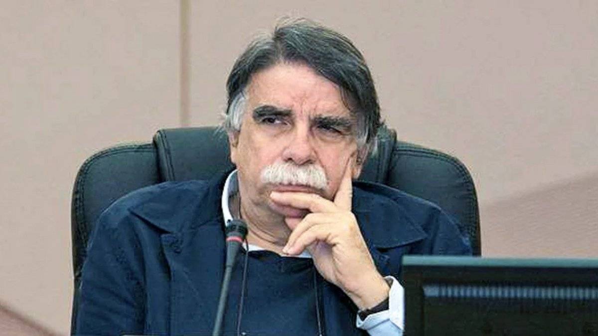 Βατόπουλος: Οι μάσκες θα είναι για αρκετό καιρό μαζί μας