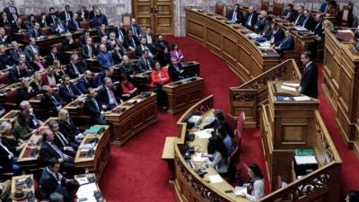 Βουλή: «Μάχη» των πολιτικών αρχηγών για τις συνέπειες της πανδημίας