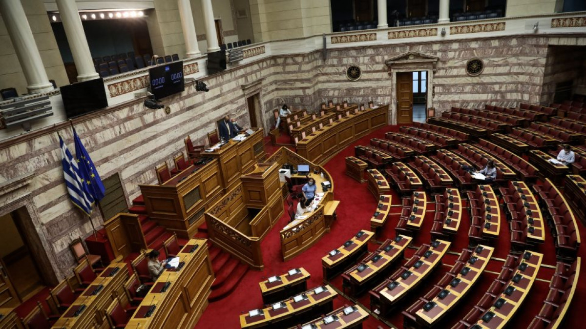 Βουλή: Ψηφίστηκε η κύρωση κωδικοποίησης νομοθεσίας για προσφυγικό-μεταναστευτικό