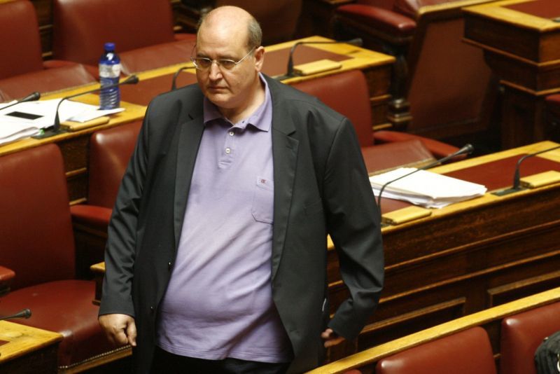 Φίλης: «Ζεστό φαγητό και γάλα για χιλιάδες μαθητές»