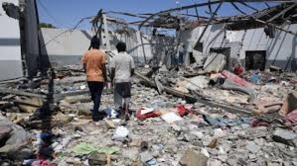 Τρεις άμαχοι νεκροί από αεροπορικό βομβαρδισμό στην Λιβύη