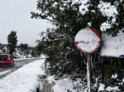 Καλάβρυτα: Προβλήματα στην κυκλοφορία λόγω χιονόπτωσης