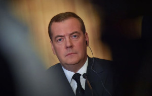 Μεντβέντεφ: Πιθανότατα είμαστε στα πρόθυρα νέου παγκοσμίου πολέμου