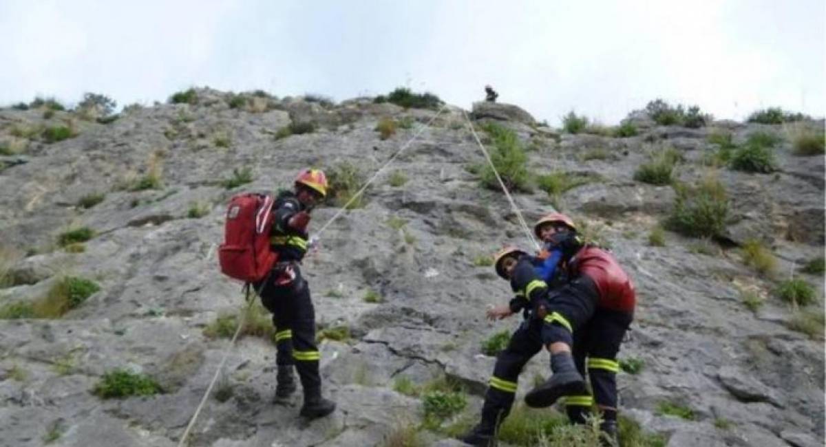 Επιχείρηση εντοπισμού αστυνομικού που έπεσε σε γκρεμό κοντά στο Πάπιγκο