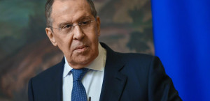 Λαβρόφ: Σκανδαλώδες και πρωτοφανές το κλείσιμο του εναέριου χώρου