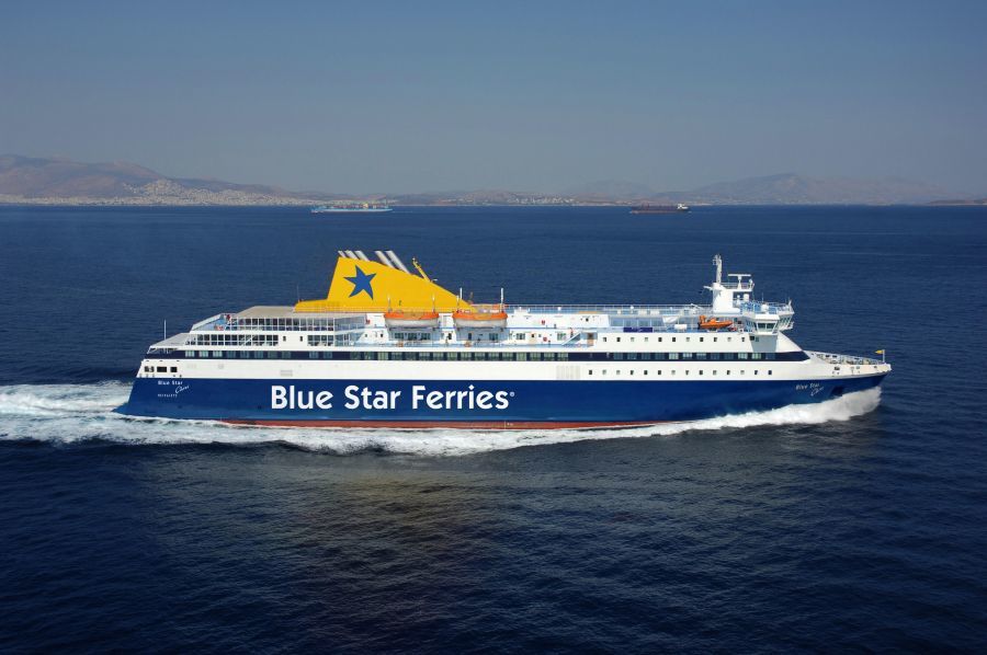 Έκτακτη προσέγγιση του Blue Star Chios στη Σύρο