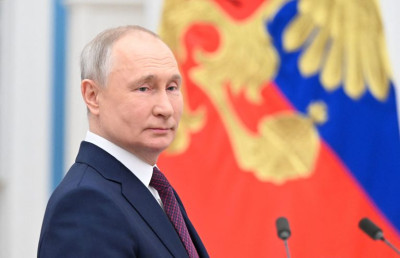 Πούτιν: Οι δυτικές κυρώσεις ίσως πλήξουν μακροπρόθεσμα τη ρωσική οικονομία