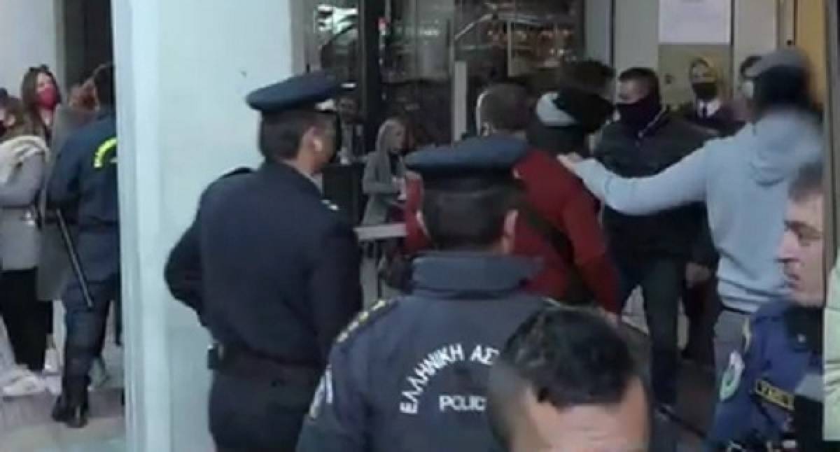 Πέραμα-Παραδόθηκε ο 14χρονος: Βάλαμε τα χέρια ψηλά και μας πυροβόλησαν