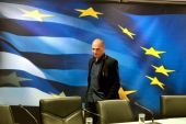 Δημοψήφισμα 2015: Παραίτηση – «Βόμβα» του Γιάνη Βαρουφάκη