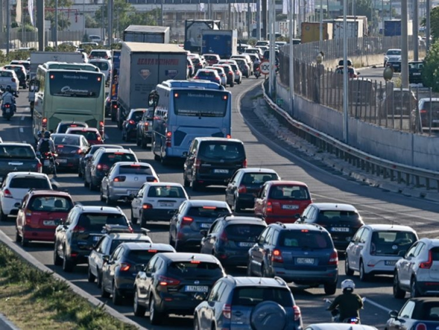 Καθαρά Δευτέρα: Αποφύγετε την κίνηση στην έξοδο- Οι ώρες αιχμής