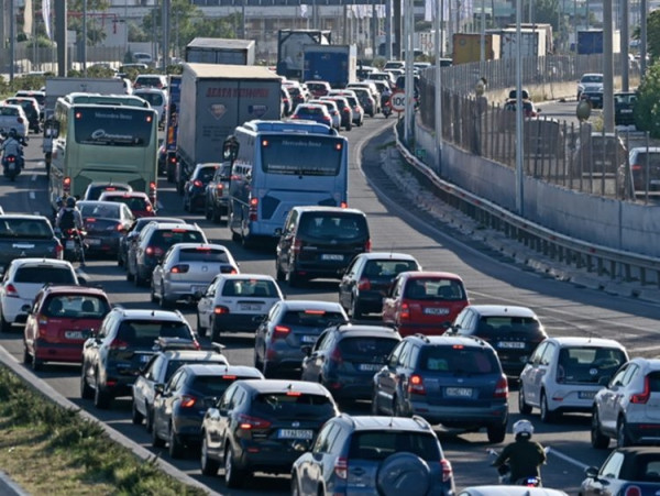 Καθαρά Δευτέρα: Αποφύγετε την κίνηση στην έξοδο- Οι ώρες αιχμής