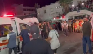 Γάζα: Το Ισραήλ «χτύπησε» φάλαγγα ασθενοφόρων έξω από νοσοκομείο