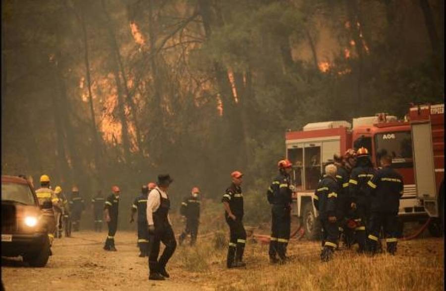 Ανεξέλεγκτη η πυρκαγιά στην Εύβοια - Εκκενώθηκαν τέσσερα χωριά
