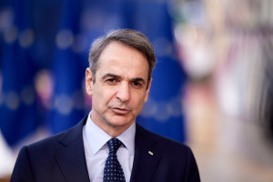 Μητσοτάκης στο Politico: Αν η άμυνα είναι δημόσιο αγαθό, πρέπει να χρηματοδοτείται ευρωπαϊκά