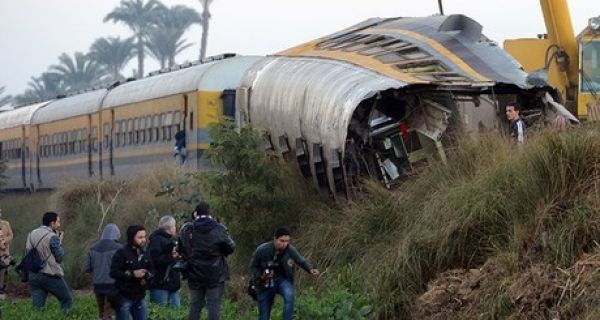 Αίγυπτος: Πολύνεκρη σύγκρουση τρένων βόρεια του Καΐρου