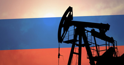 Μεντβέντεφ: Ενδεχόμενο πλαφόν μπορεί να οδηγήσει το πετρέλαιο στα $300-400/βαρέλι