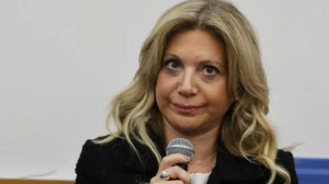 Καρυστιανού: Θέμα δημόσιας διαβούλευσης οι αμβλώσεις – Αντιδράσεις από κυβέρνηση και αντιπολίτευση