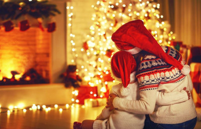 Οικονομία και «μένουμε σπίτι» για τους Βρετανούς μπροστά στα Χριστούγεννα