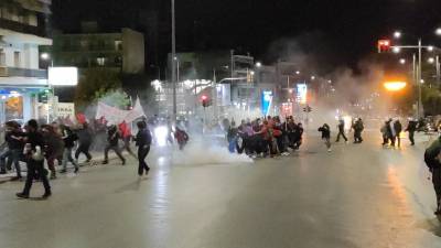 Επεισόδια στην αντιφασιστική πορεία στην Θεσσαλονίκη-Χημικά και προσαγωγές