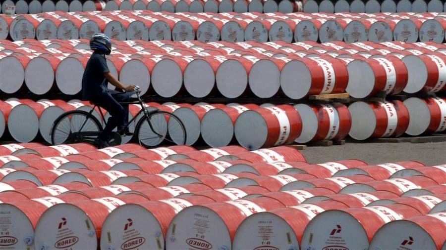 Υποχωρούν 2% οι τιμές του πετρελαίου-Αυξήθηκαν τα αποθέματα στις ΗΠΑ