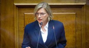 Γκάγκα: Με στενοχωρεί που περίπου 400 υγειονομικοί είναι σε αναστολή