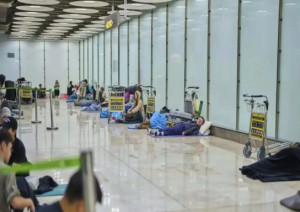 Στεγαστική κρίση στη Μαδρίτη: Το αεροδρόμιο γέμισε με άστεγους