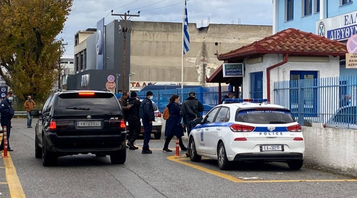 Πιερία: «Αρνητές» πέρασαν χειροπέδες σε διευθυντή Γυμνασίου!
