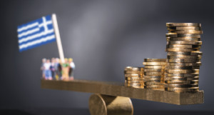 Υπερφορολόγηση και πληθωρισμός «γονατίζουν» τα εισοδήματα (γραφήματα)