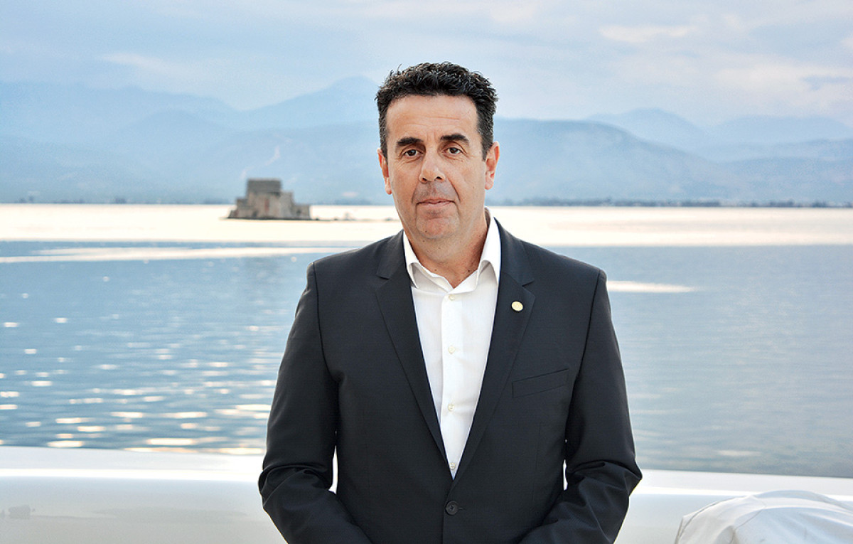 Ναύπλιο: Ο νυν δήμαρχος άφηνε…περιττώματα στην πόρτα αντιπάλου του-Τοποθέτηση Λιβάνιου