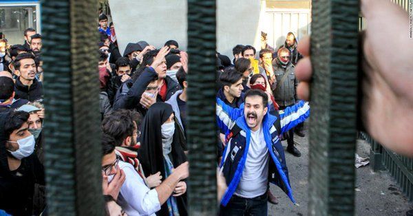 Ξεφεύγει η κατάσταση στο Ιράν-Δεκάδες νεκροί σε διαδηλώσεις