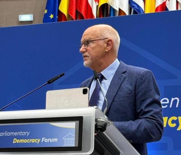 Παπανδρέου: Κάλεσμα για δημοκρατική αναγέννηση, ψηφιακή κυριαρχία, οικονομική δικαιοσύνη και νέα μορφή συμμετοχής των πολιτών