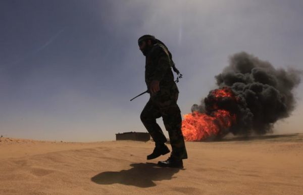 Οι συγκρούσεις στη Λιβύη μπορεί να ανακόψουν την πτώση του πετρελαίου