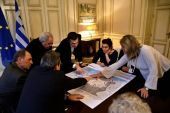 Ο Φλαμπουράρης και οι φωτογραφίες στο Μαξίμου