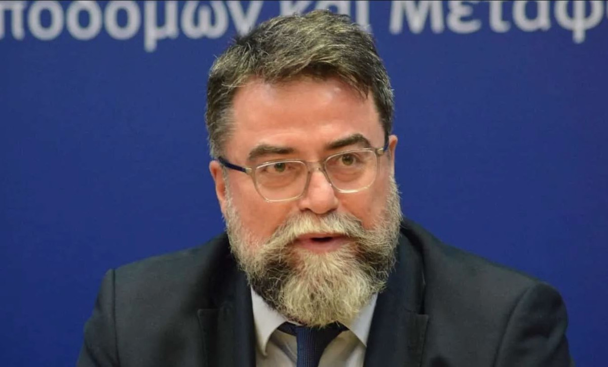 Οικονόμου: Έλεγχοι για τις αυξήσεις αεροπορικών εισιτηρίων από τη Σαντορίνη