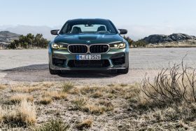 Η BMW M GmbH επεκτείνει τη γκάμα των σούπερ σπορ CS μοντέλων της με τη νέα M5 CS.