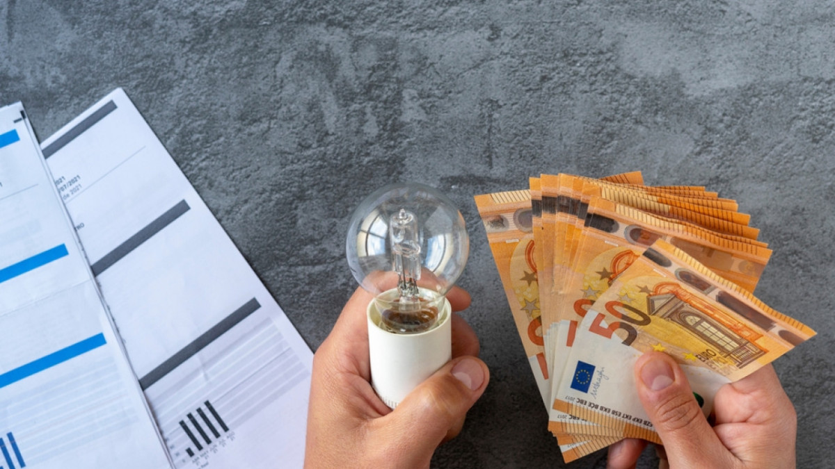 Στα €15/MWh παραμένει η επιδότηση ηλεκτρικού ρεύματος και τον Οκτώβριο